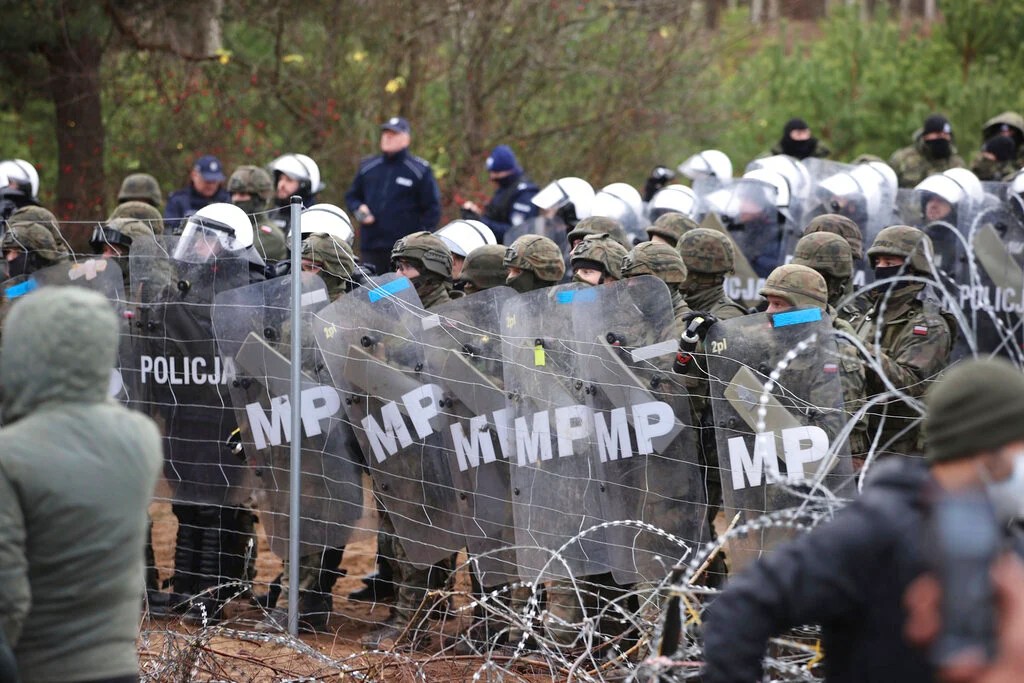 Hybrid warfare and humanitarian crisis – the situation on Polish-Belarussian border